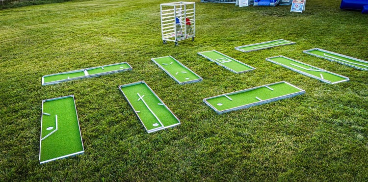 9 Hole LED Mini Golf Course